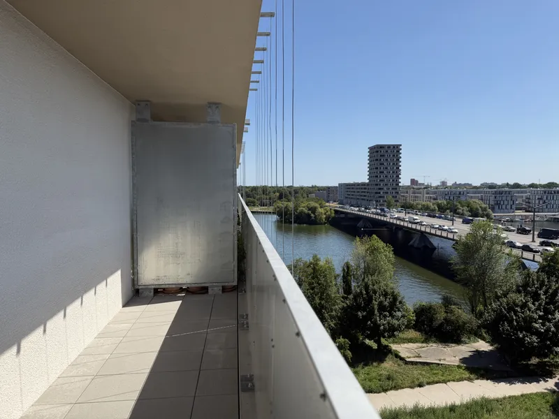 TOP-Wohnung ganz oben! 3-Zimmer-Wohnung mit Balkon und Wasserblick in Spandau — photo 1